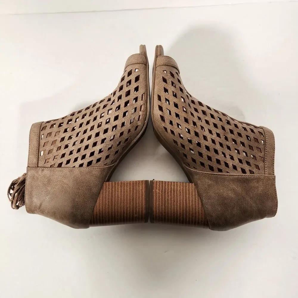 MAURICES Ankle Boot Womens 10M Tan Faux Suede Laser Cut Out Open Toe Tassel Boho